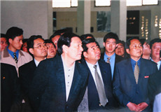 朱镕基參觀周恩來(lái)紀(jì)念館